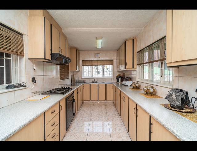 4 BEDROOM HOUSE FOR SALE IN SYDENHAM